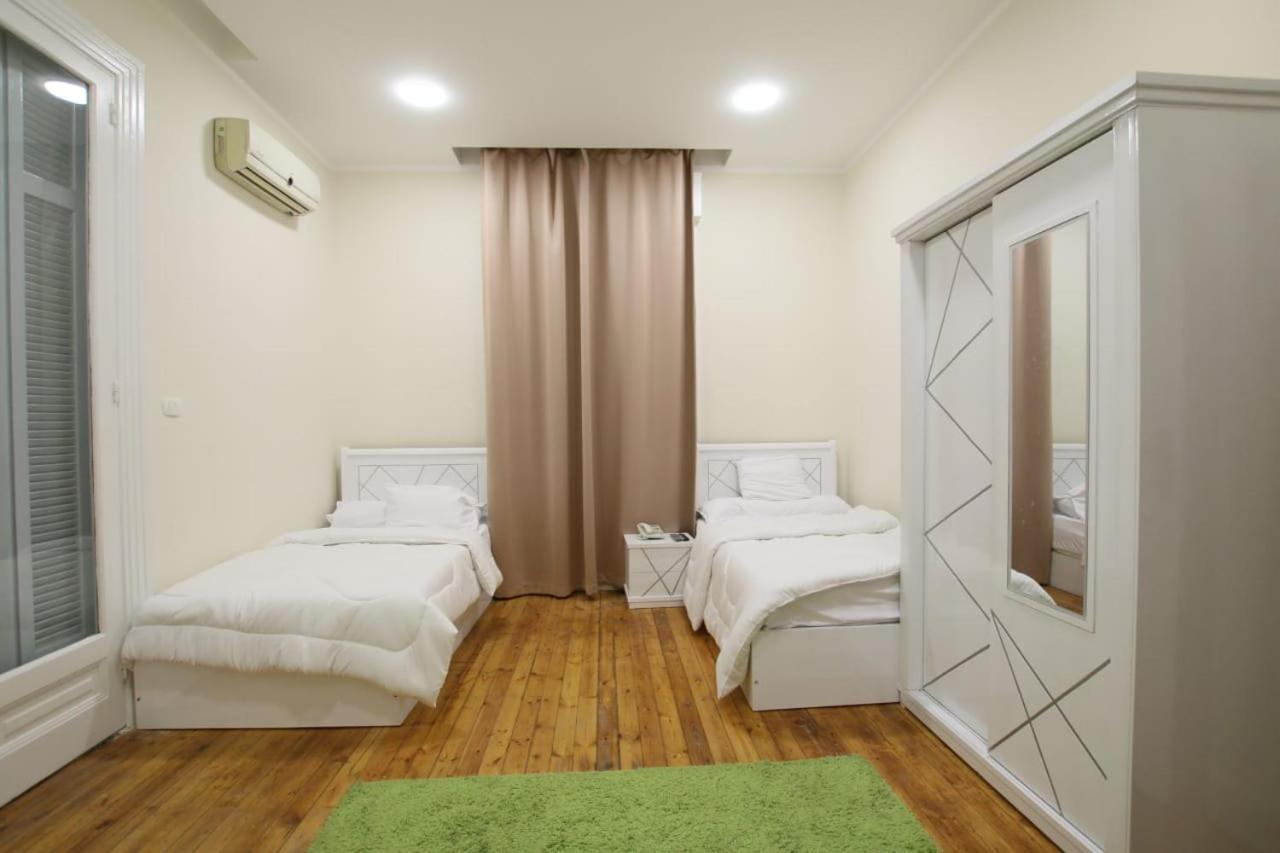 Hotel Crown *