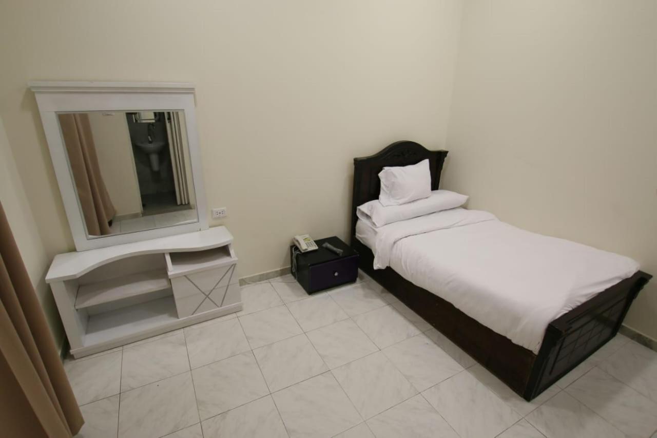 Hotel Crown *