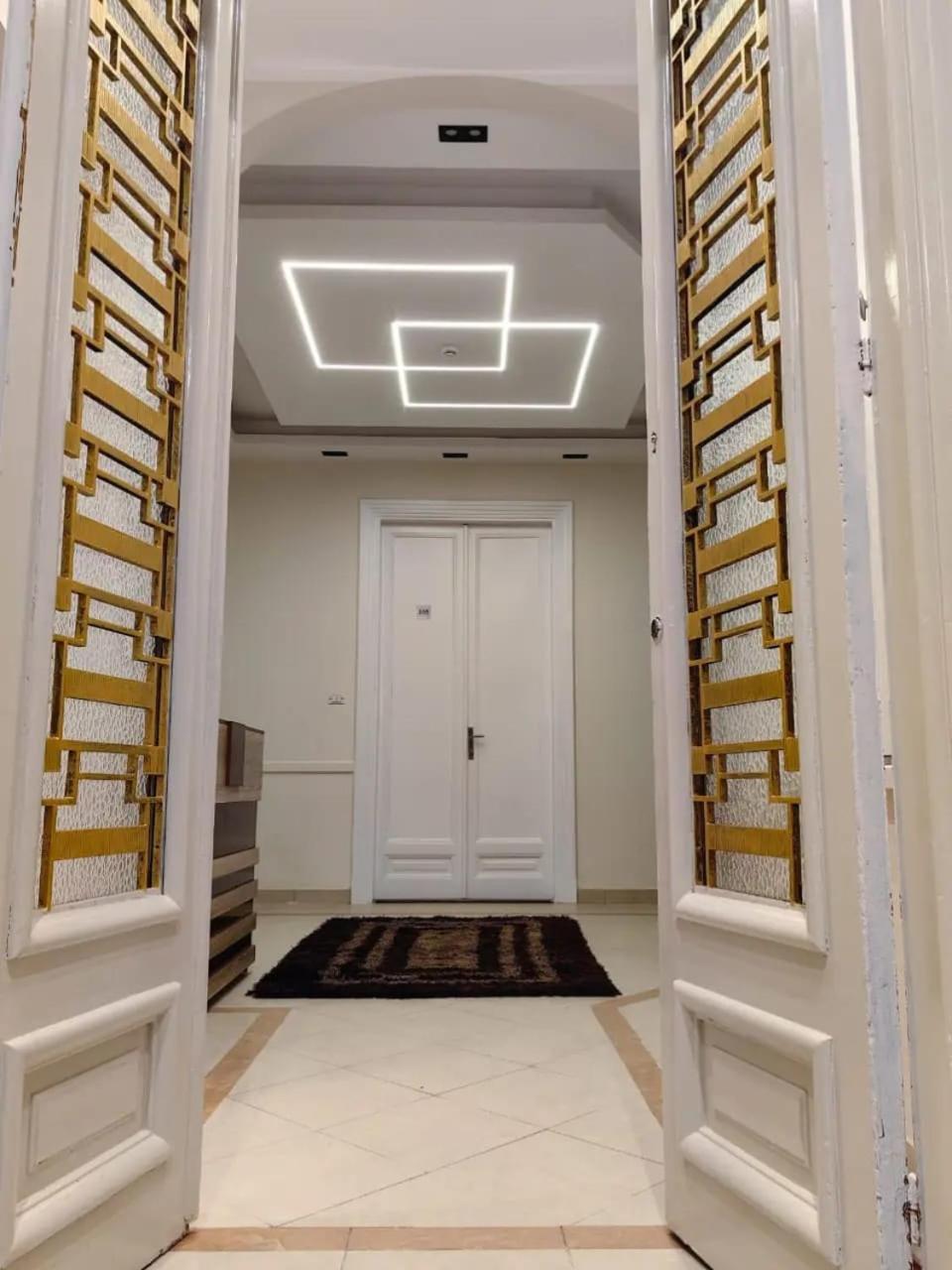 Hotel Crown *