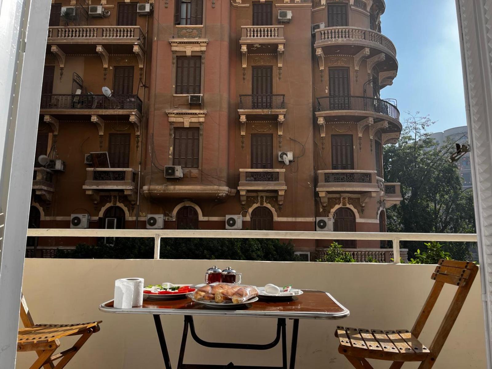 Crown * Cairo